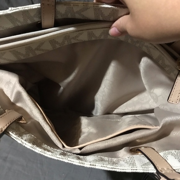 MK purse - Picture 3 of 5